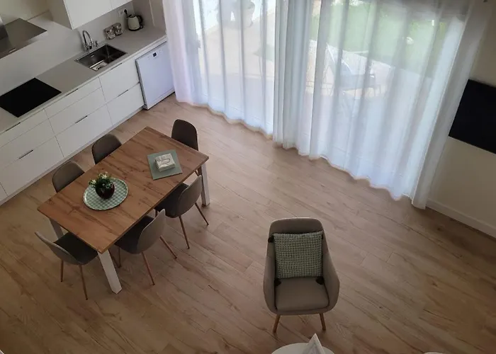 Egeria Casa Jardin *